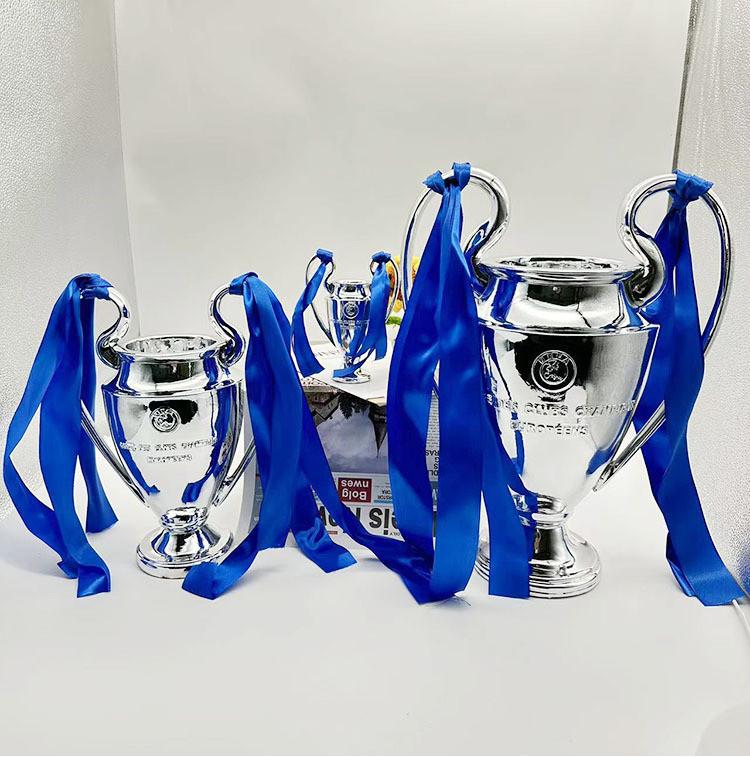 Modèle de Trophée de Football en Résine Élégant Style Européen Récompense de Football Argent Cadeau