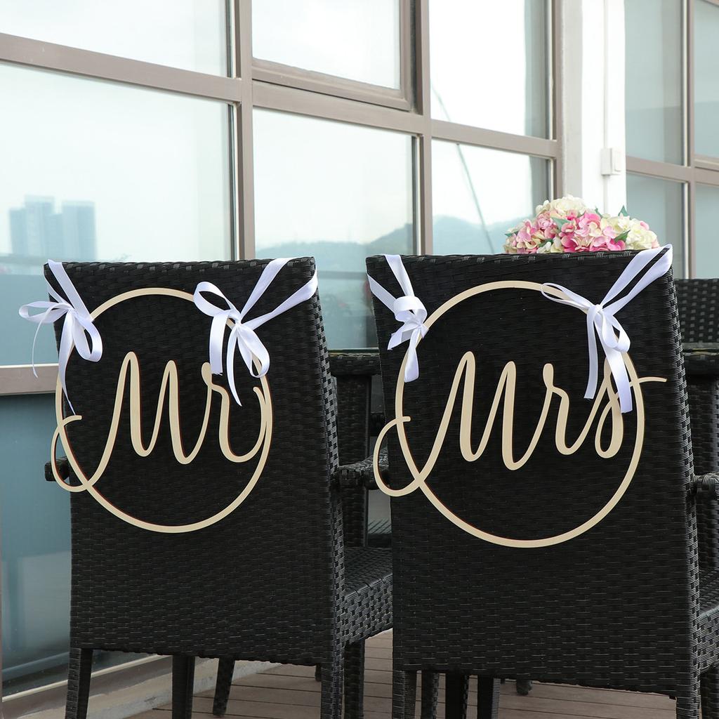 2Pcs Wood Mr Mrs Wedding Chair Flags Round Hollow Design Retro Romantic Decor for Bride Groom Seats Photo Prop Backyard Party