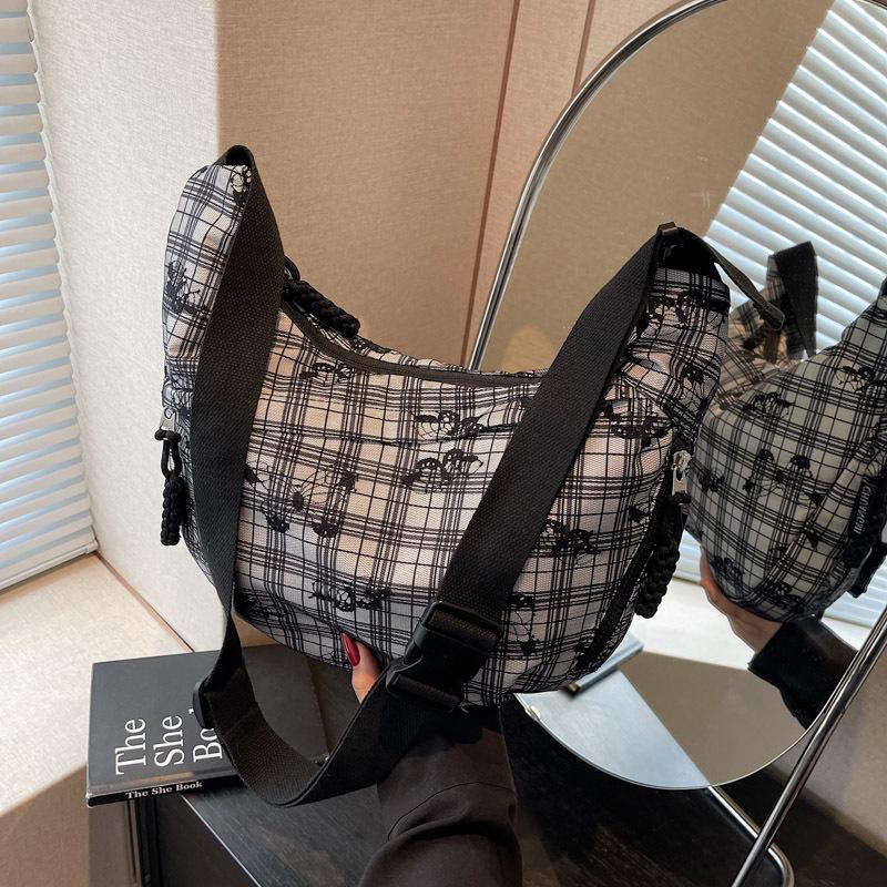 Niche floral dumpling bag women's new versatile shoulder bag versatile large-capacity casual messenger bag