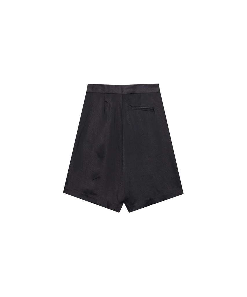 320SHOWROOM Satin Two Tuck Bermuda Pants Black