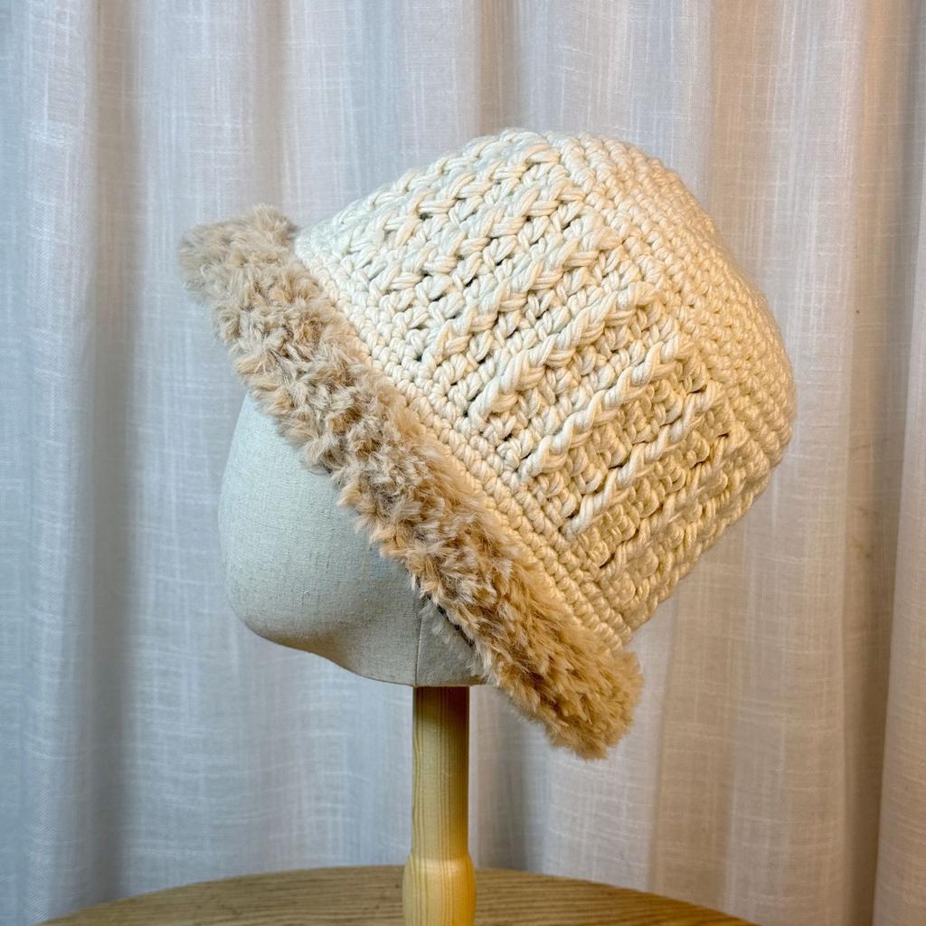 Autumn and Winter Versatile Face showing Small Knitted Fisherman Hat Without Makeup and Versatile Plush Edge Basin Hat Korean Version Trendy