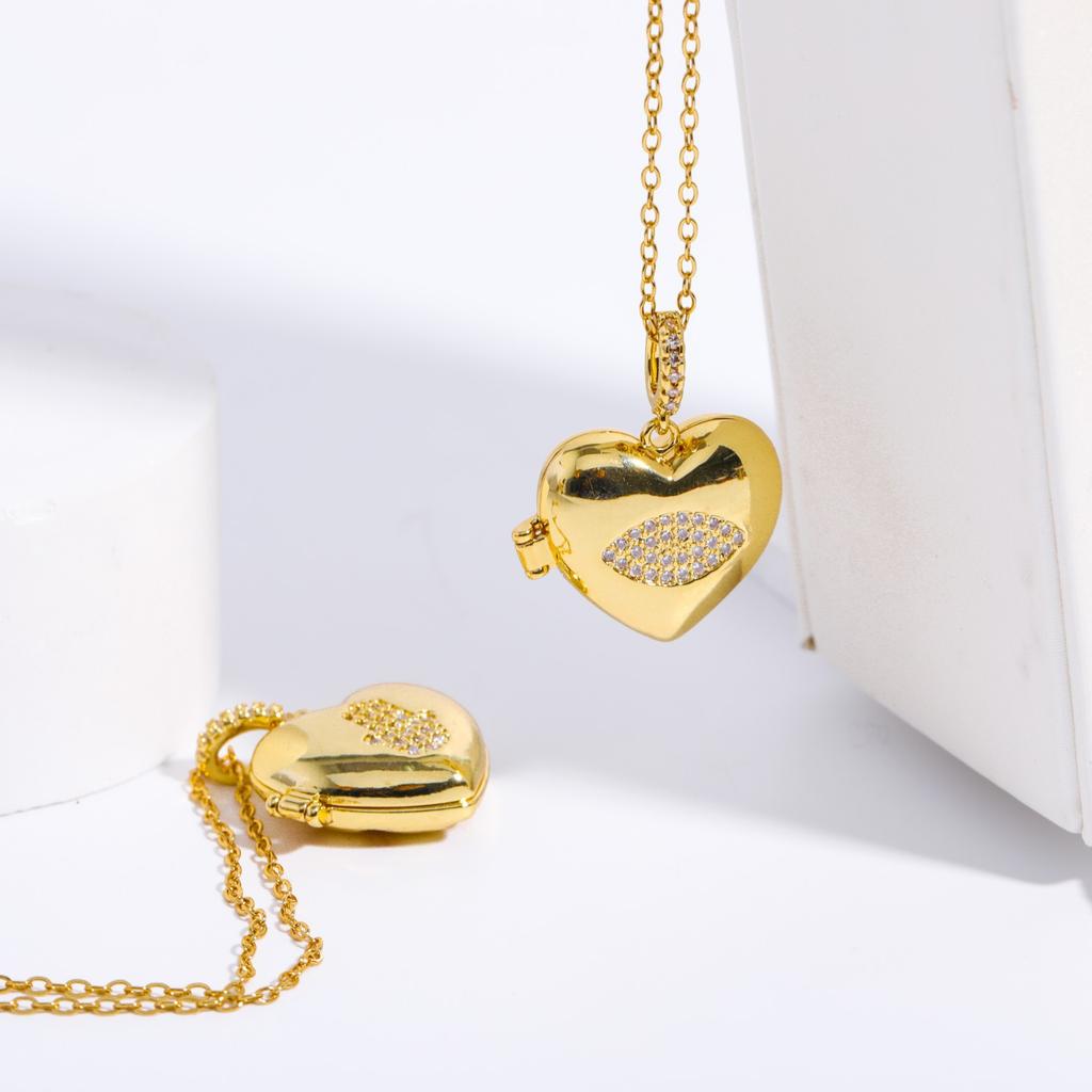 Stainless Steel Love Photo Box Album Eye Necklace Palm Pendant Necklace Necklace Open And Close Necklace Copper