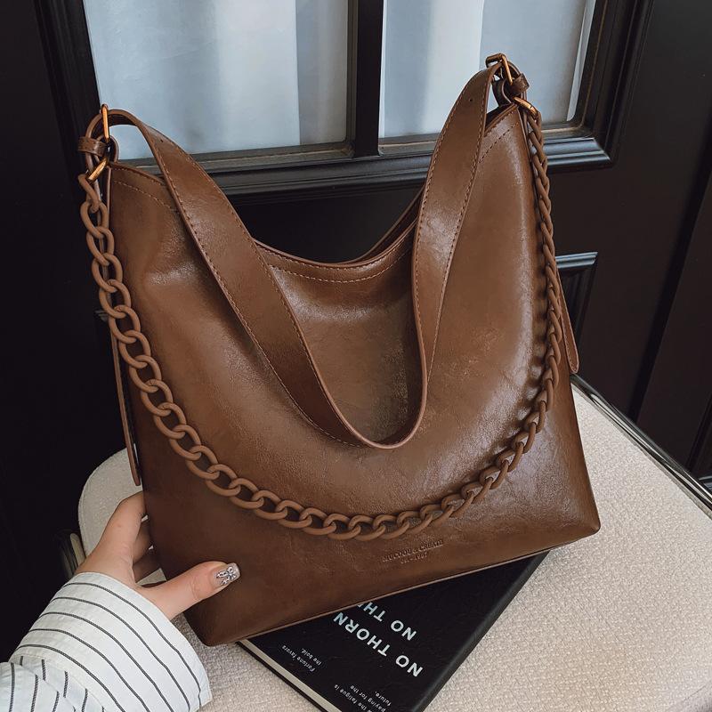 Retro bag women's large capacity 2025 new autumn and winter versatile chain shoulder messenger bag casual commuter tote bag