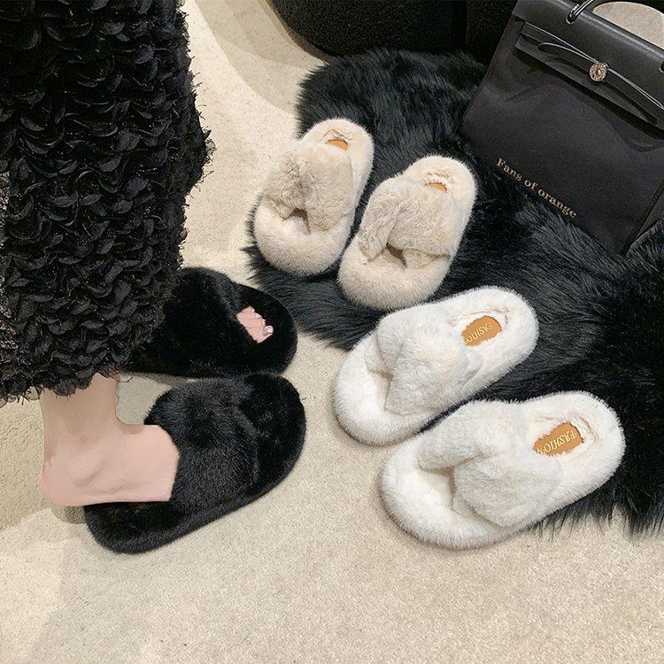 White thick-bottomed fluffy slippers for women to wear autumn and winter muffins, heightened heels, lazy office home plush cotton mop