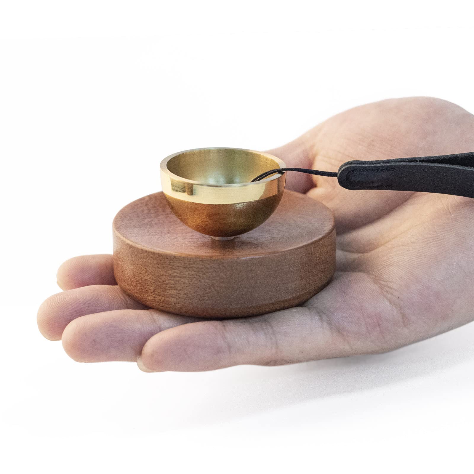 

Мини Орин (Маленький, но отличный звук) - Латунная поющая чаша с долгозвучащим звуком - Портативная и идеально подходящая для буддийских алтарей