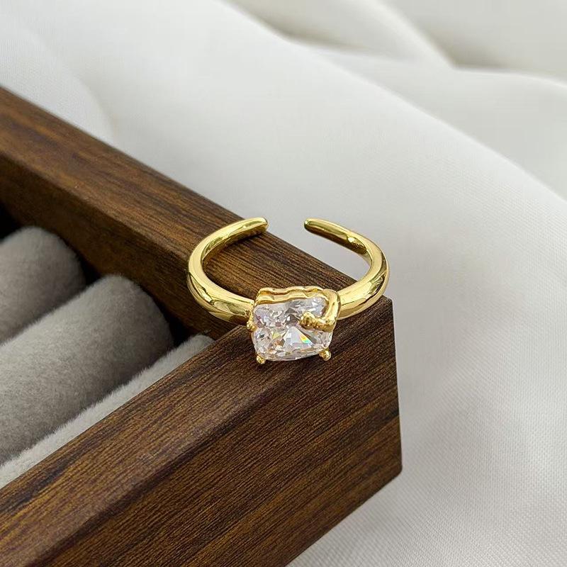 Lace Iris Pigeon Egg Open Ring Delicate Medieval Vintage Stacked Personality Niche Ring