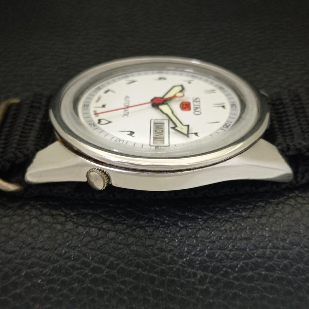 Seiko 5 AUTOMATIC VINTAGE 6106B JAPAN MENS ARABIC WHITE DIAL WATCH A702453-5 R124-a702453