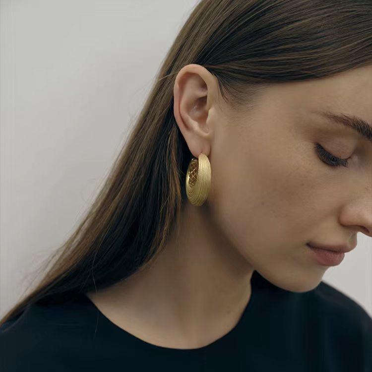 Niche European-American High-End Geometric Retro Stud Earrings with Unique Cold Style Design