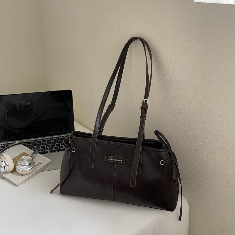 

Fashion commuter large-capacity bag 2025 new high-value retro women s shoulder underarm bag portable tote bag темно-коричневого