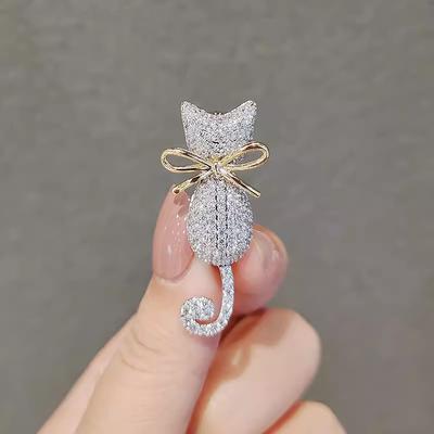Japon et Corée mignon petit chat broche haut de gamme personnalité féminine animal broche anti-lumière épingle pull manteau costume accessoires