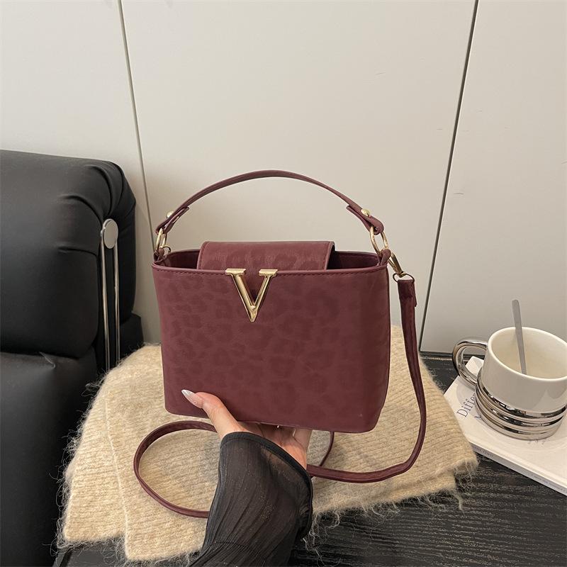 Shoulder Bag Fashion Handbag Crossbody Bag Large Capacity Casual Bag Simple Bag Alphabet Bag Leopard Print Bag