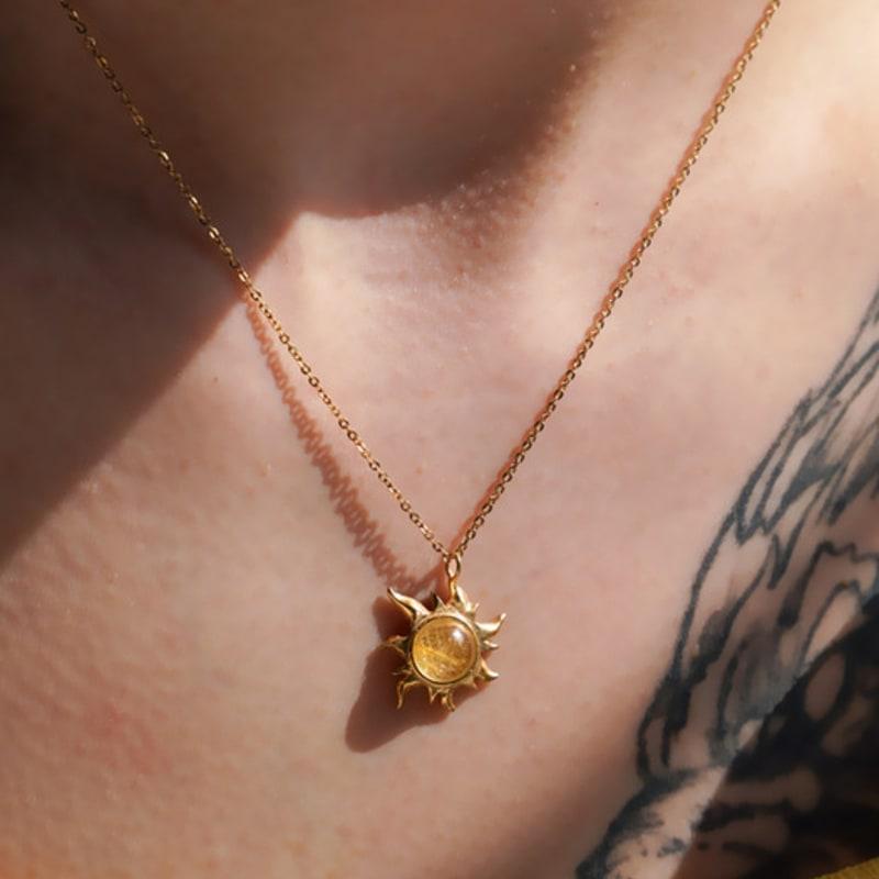 

OVERGREY Apollo eye Necklace - Gold FREE