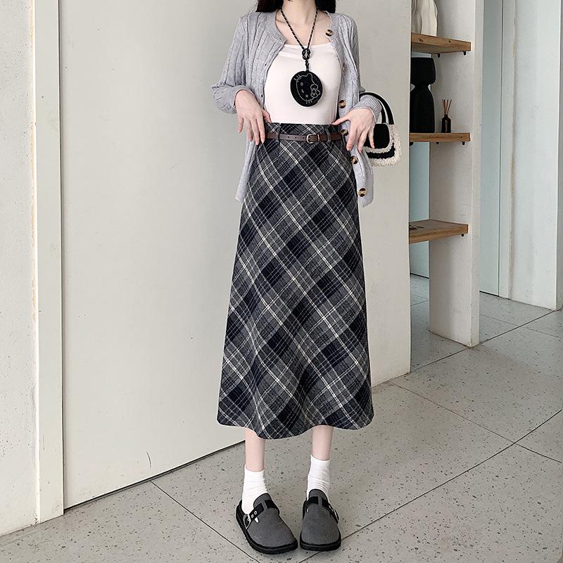 Plus Size Korean-Style Plaid Wool Skirt with Belt for Women