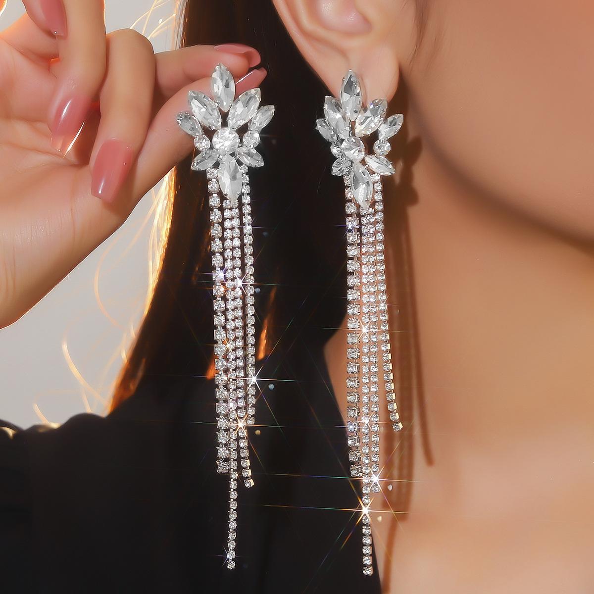 

Luxury Crystal Long Fringed Earrings Fashion Diamond Stud Earrings