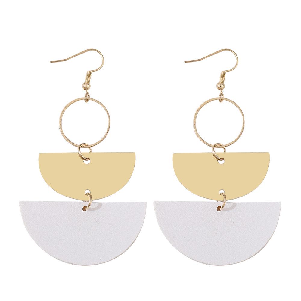 

Геометрические серьги-полумесяцы из кожи и металла белый