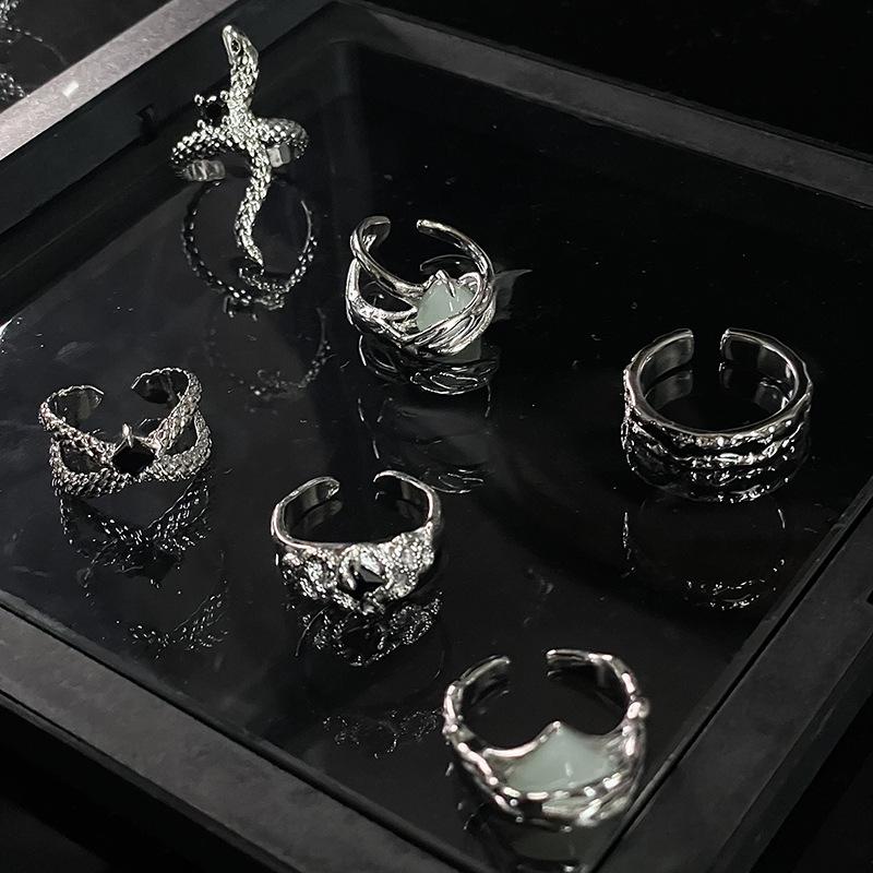 Dark Snake Personality Vintage French Irregular Folds Advanced Sense Cold Wind Opening Ring Female