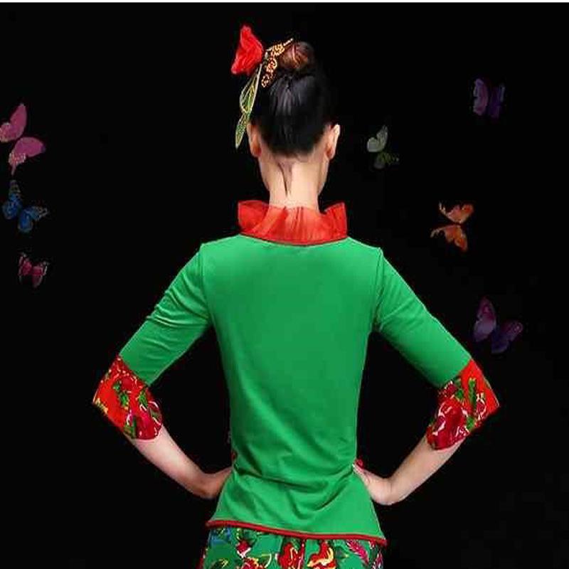 Red Yangge Dance Set for Middle-aged & Elderly Fitness Performances