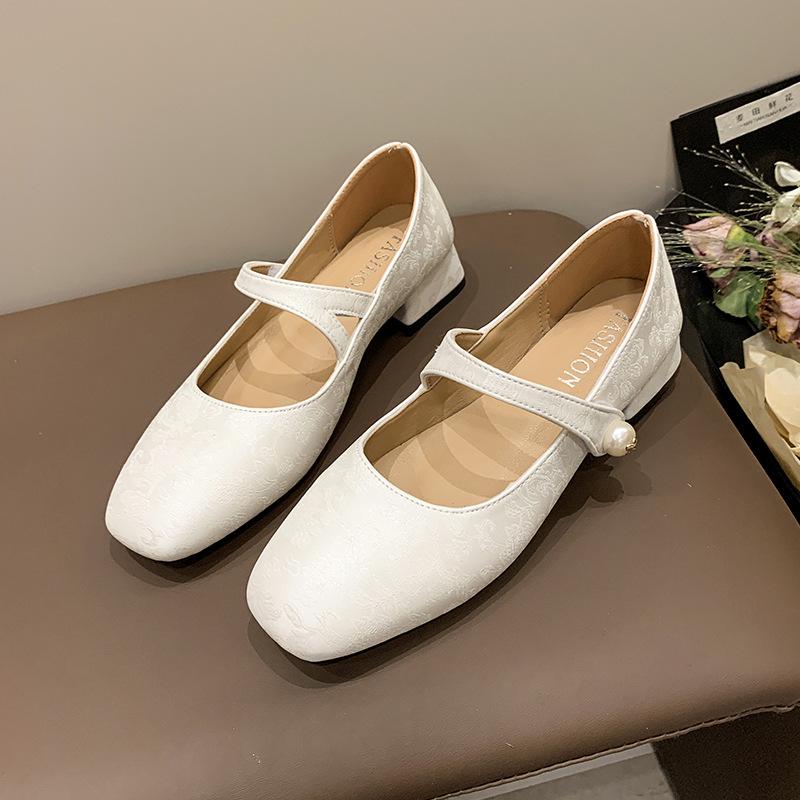 2025 spring and autumn new fashion versatile national style embroidered jacquard single shoes women's pearl French Mary Jane women's shoes
