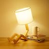 Holz Roboter Form Kreative Tisch Lampe Indoor Studie Mode Lesen Schreibtisch Lampe Nordic Moderne Desktop Dekorative Nacht Licht