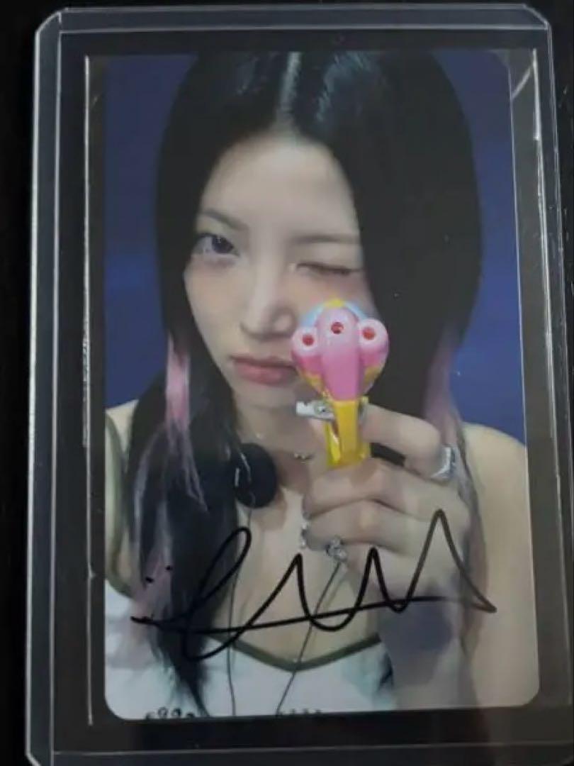 

[USED] LE SSERAFIM CRAZY autographed by Eun-chae