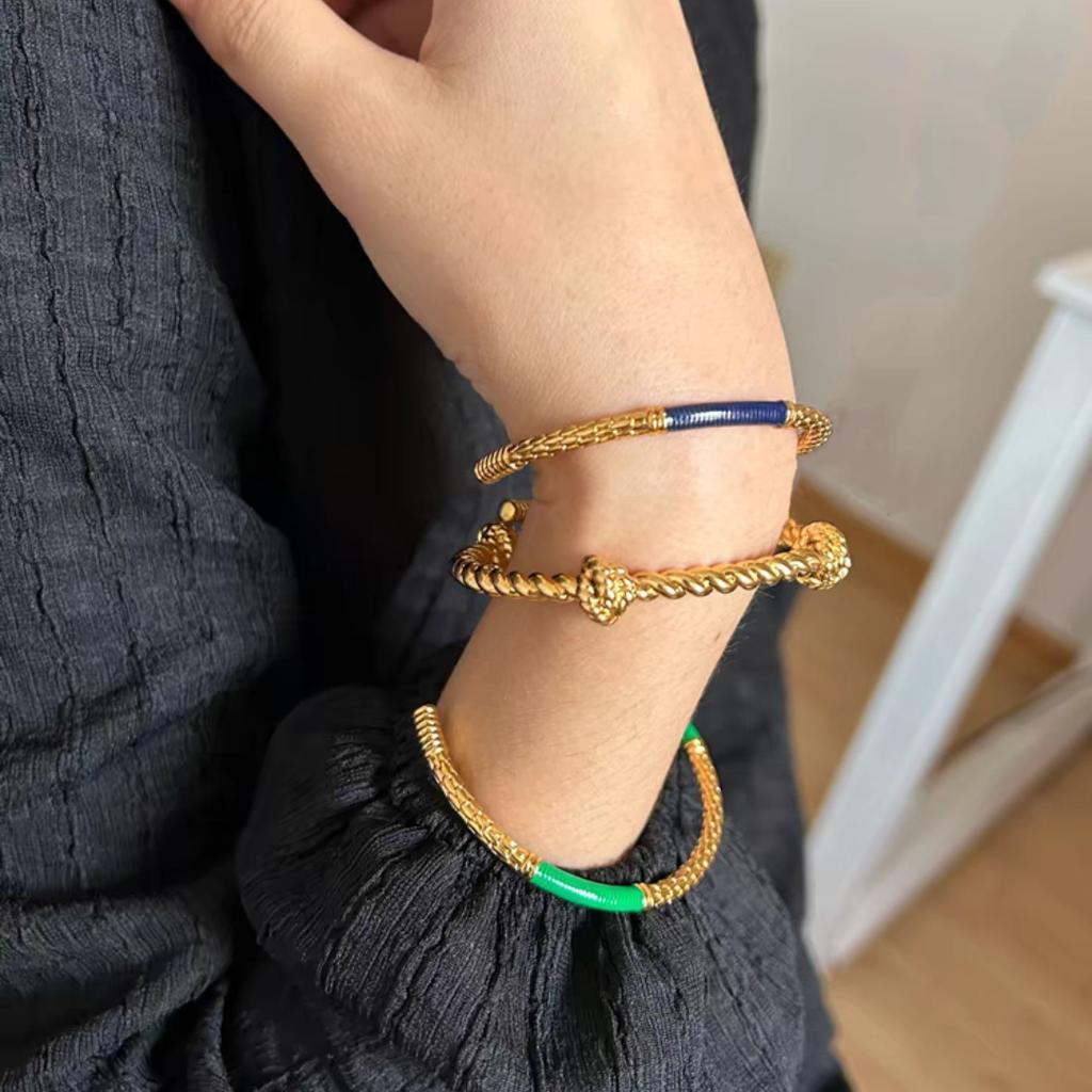 French Niche Design Emerald Thin Bracelet Enamel Splicing Golden Snake Scale Opening Bracelet Female High Texture Versatile