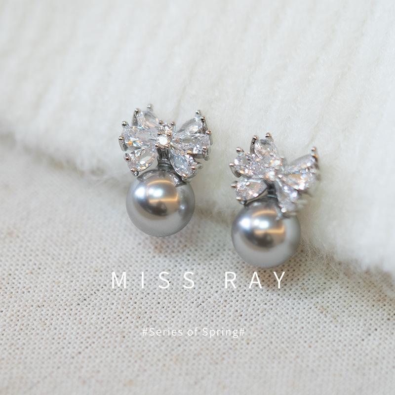 

Eliza Pearl French retro cold gray pearl full of zirconium bow light luxury stud earrings mosquito coil disc ear clips