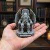 Nischen-Hobbyisten-Geschenke 3D-gedruckter Thron Cthulhu-Statue, Gotische Harzfigur für Regal & Schreibtisch Detaillierte Fledermausflügel-Skulptur Dekoration, Tentakelmonster