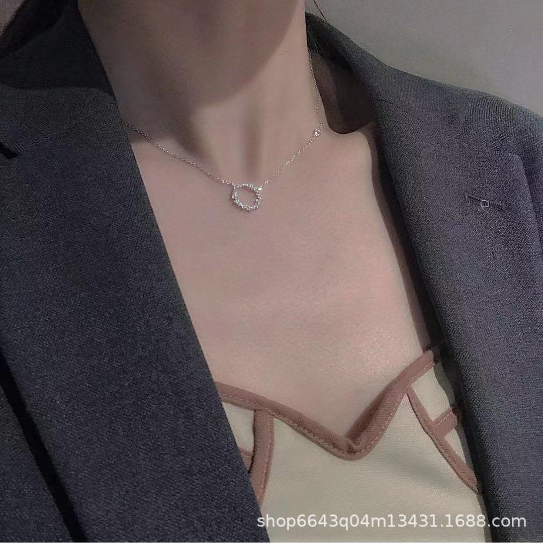 Micro-set diamond geometric small circle mini simple necklace Japanese and Korean collarbone chain girls birthday gift festival