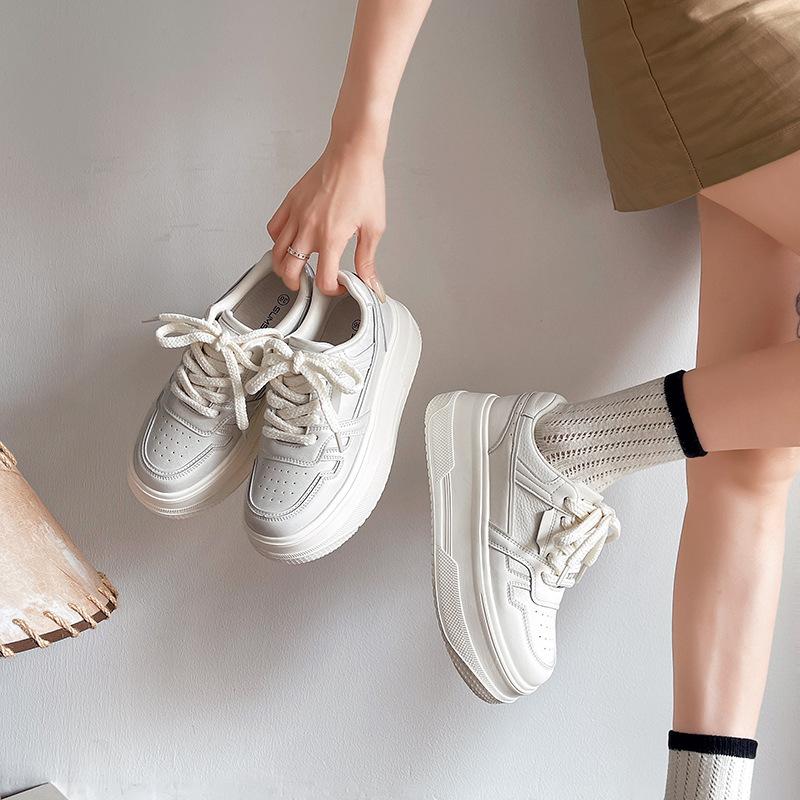 Fashion thick-soled little white shoes for women's 2025 new small people to increase their height and show their feet, small sports and leisure