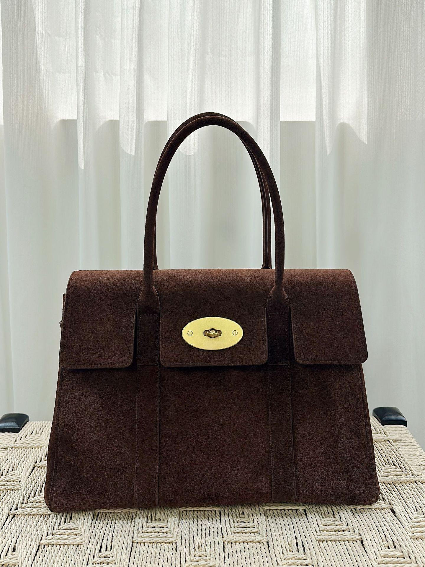 

Frosted Suede Tote Briefcase Large Capacity Leather Commuter Tote Retro Lock Shoulder Underarm Women s Bag 36*26*16cm темно-коричневого кольору