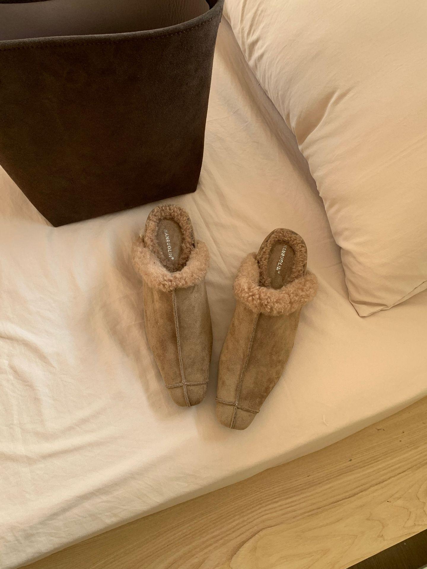 

2025 ретро бархатные теплые одинарные туфли женские осень и зима новая мода корейская версия черные универсальные и тонкие пушистые туфли хлопок 39