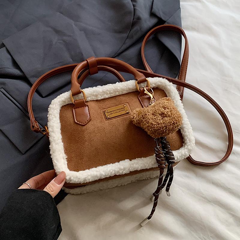 2026 Winter Lamb Woolen Handbag Women s Bag Designer Plush Handbag Fashion Shoulder Messenger Bag Female Square Purse
