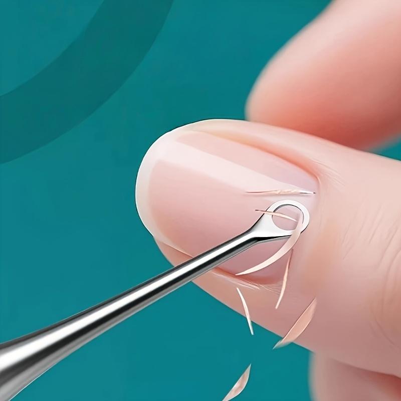 Das Maniküre-Werkzeugset enthält einen professionellen Nagelhautschieber und eine Nagelfeile, perfekt für die Hand- und Fußpflege.