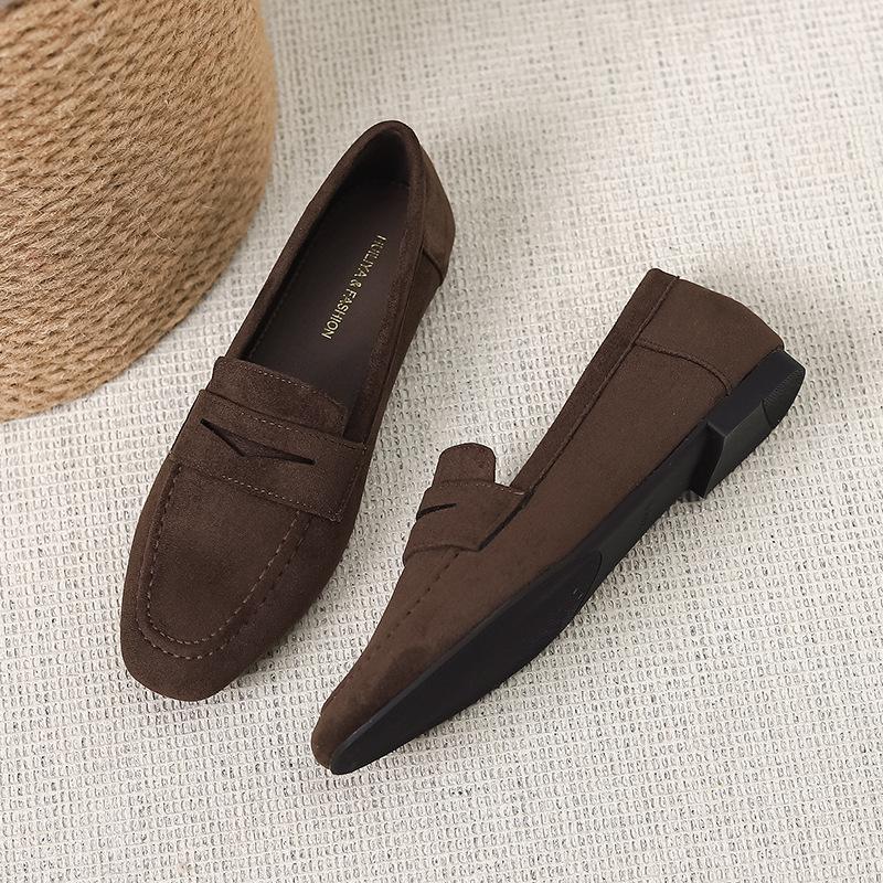 

Женская обувь маленькие кожаные туфли 2025 новая зима ретро матовые на толстом каблуке одинарные туфли женские лоферы T5593-2 40 темно-коричневого