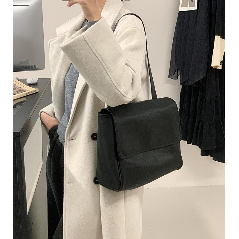 Vegetable Tanned Cowhide Mailman Bag Women's Minimalist One-shoulder Briefcase Commuter Large Capacity Genuine Leather Women's Bag