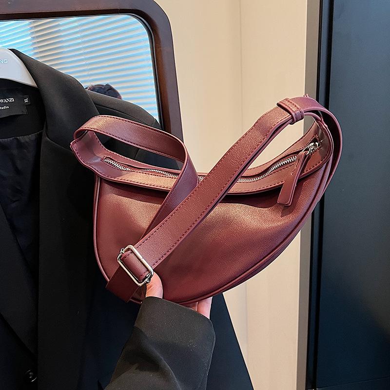 Unique Retro Shoulder Bag for Women PU Leather Crossbody Bag Saddle Design Line Bag Banana Bag Fashion