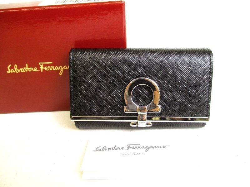 

Справжній чохол для ключів Salvatore Ferragamo Gancini Black Leather Silver H/W 6Pics #9381 Refurbished