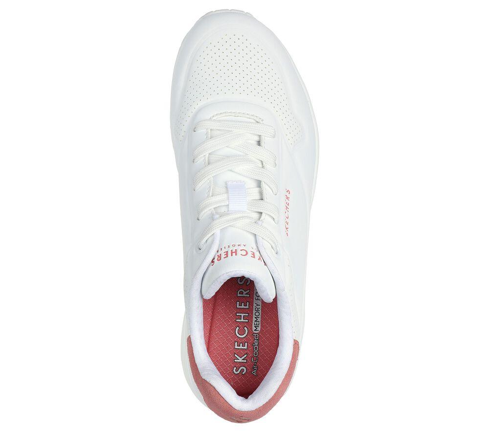 Sports shoes Skechers White / Coral Uno Pop Back