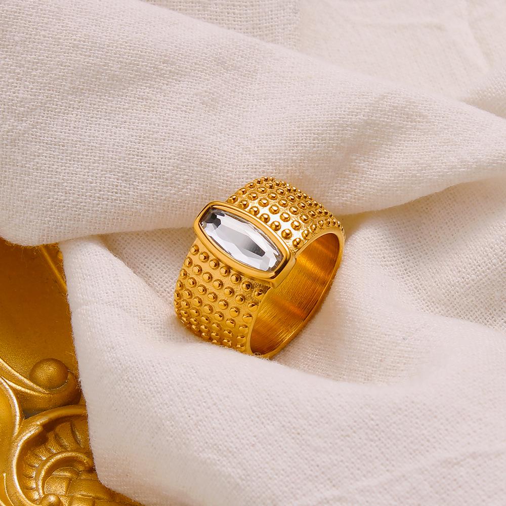 YueShi French Retro Zircon Ring - Elegant Wide Design Jewelry.