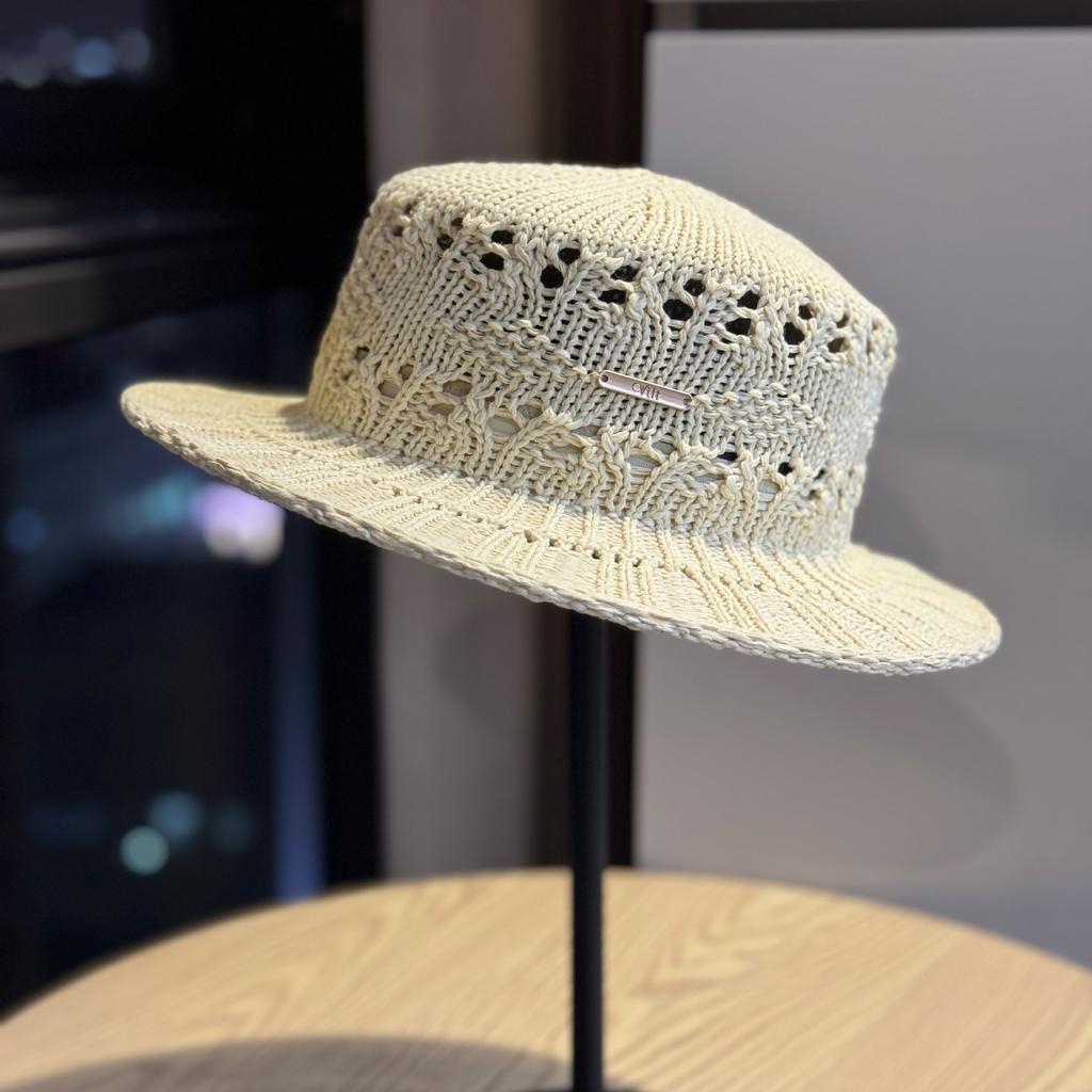 New women's summer high-end sun protection hat, hollowed-out design, elegant French style, makes the head look smaller, sun-shading flat-top hat