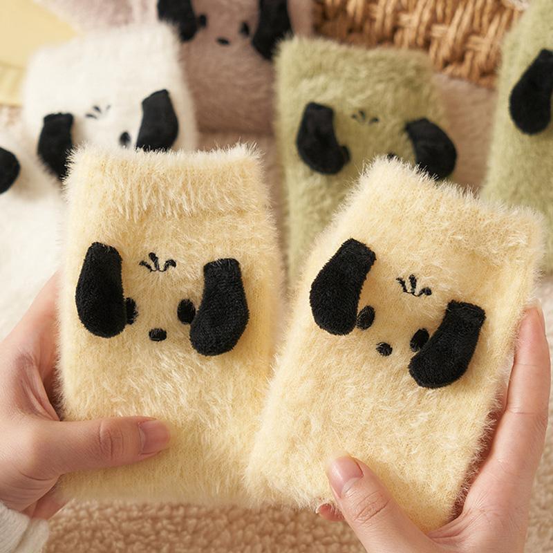 1 Paar Korallen samtige niedliche Plüsch Herbst Winter Bodensocken Bequeme Cartoon Hunde Flauschige Fuzzy Nerz Socken