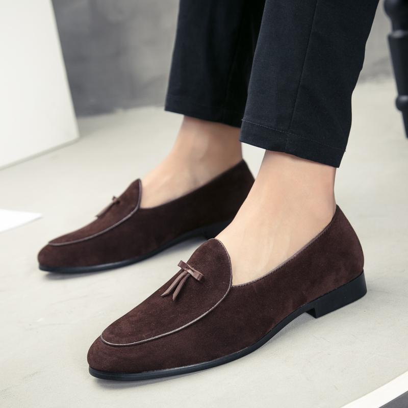 Fashion Classic Men Loafers Men One-foot Lightweight and Comfortable Outdoor Walking Bean Shoes Travel Shoes Sizes 38-44 Men Shoes