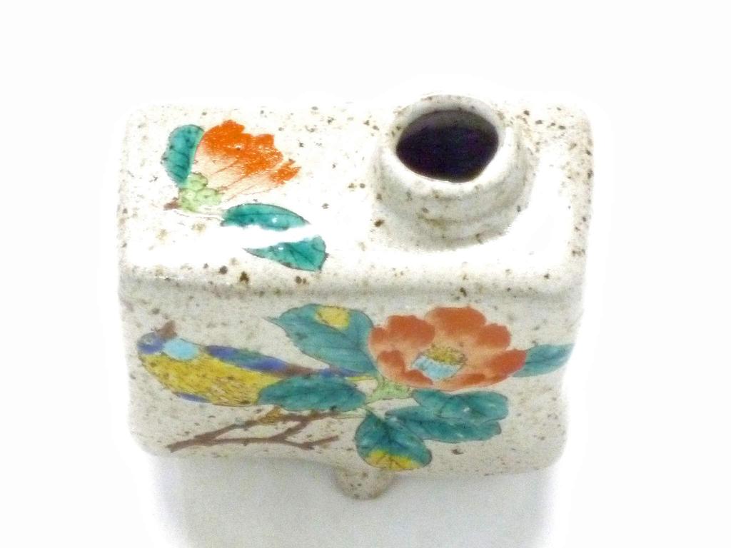 Hyakukaen Kutani [Single Flower Vase] Camellia and Bird Design, Ceramic, Approximately 8.1cm Tall, Single Item
