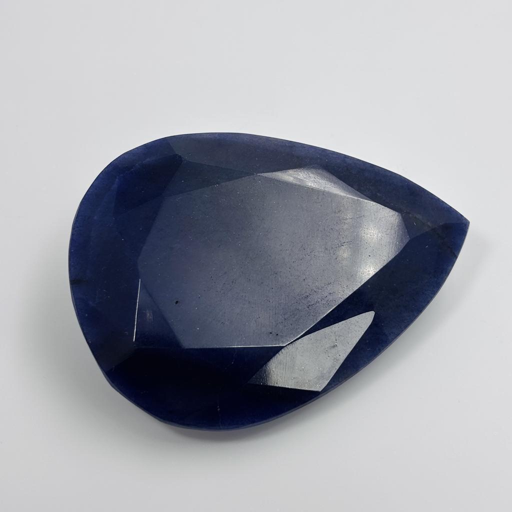 650 ct Natural Blue Tanzanite Pear Cut Gemstone Ideal for Display