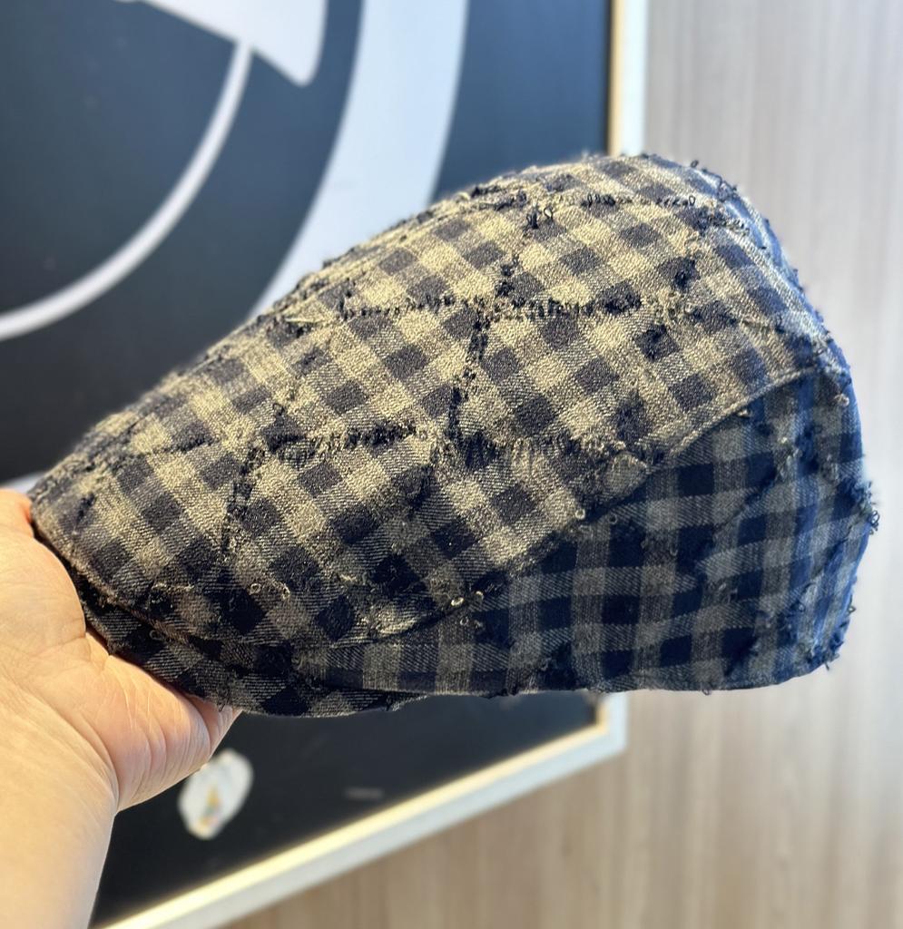 New Style Frayed Plaid Autumn and Winter Progressive Hat for Women Atmospheric Fashionable Literary Beret  Small Face