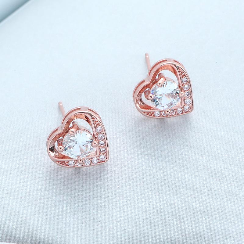 Europäischer und Amerikanischer Stil Vergoldetes Pfirsichherz Schmuckset: Kupfer-Mikro-Inlay Zirkon Ohrringe, Halskette und Ring.