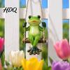 Einzigartiges Einweihungs-Gartengeschenk Schwingende Froschstatue Harz Hängendes Ornament Skurriles Hinterhof-Balkon-Pflanzenornament Niedliche Figur für den Eingang