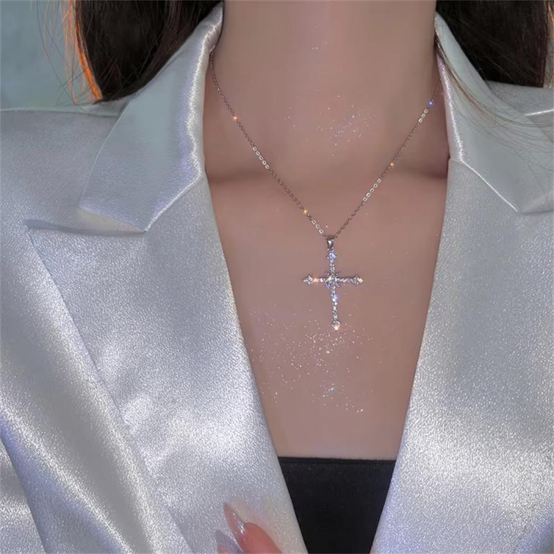 Elegant Crystal Cross Pendant Necklace Silver Color Star Ladies Necklace Fashion Party Jewelry Women Gift Wholesale
