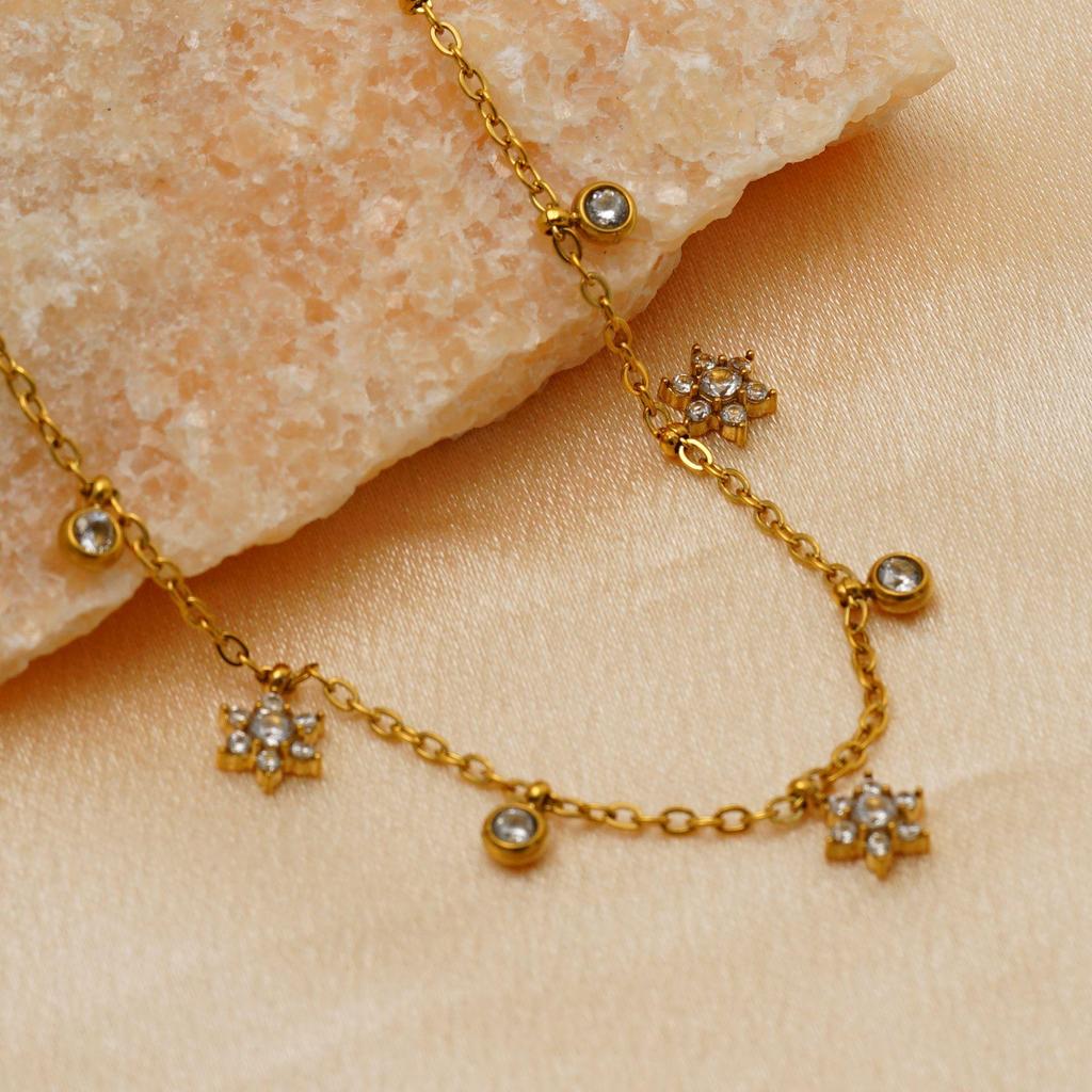 Women's Non-fading Titanium Steel Star Necklace with Rhinestones - INS Style Fashion Clavicle Chain, Light Luxury Design