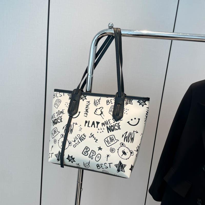 Large capacity armpit bag autumn and winter new cute cartoon printed shoulder bag sweet literary and artistic fan tote bag